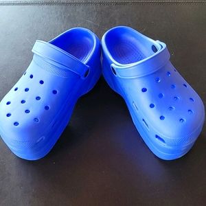 Platform croc-style clogs